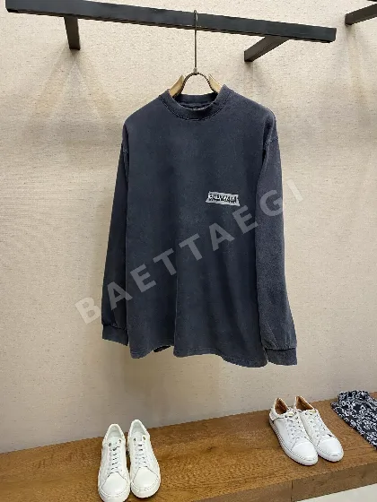 발렌시아가 마스킹테이프 프린트 남성 긴팔 티셔츠
