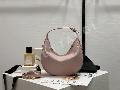 셀린느 블루 소프트 그레인 카프스킨 핸드백 86164