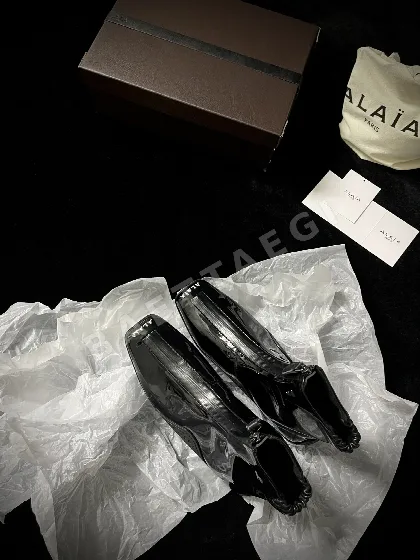 알라이아 스퀘어 토 지퍼 디테일 여성 신발 120872