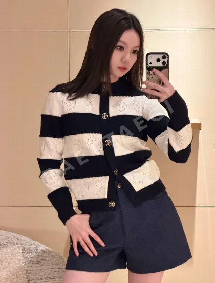 루이비통 모노그램 투각 스트라이프 캐시미어 가디건 137827