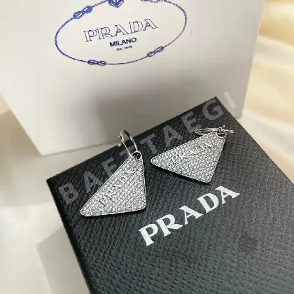 프라다 삼각형 장식 귀걸이 71535