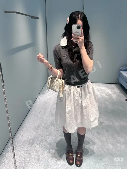 미우미우 탈착 레이스 카라 캐시미어 반팔 니트 52815