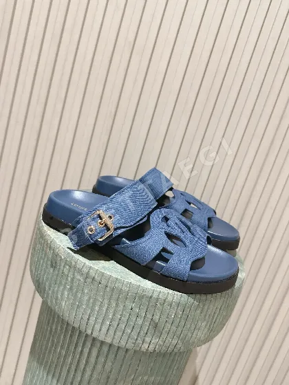 루이비통 이솔라 조절 버클 샌들 112878