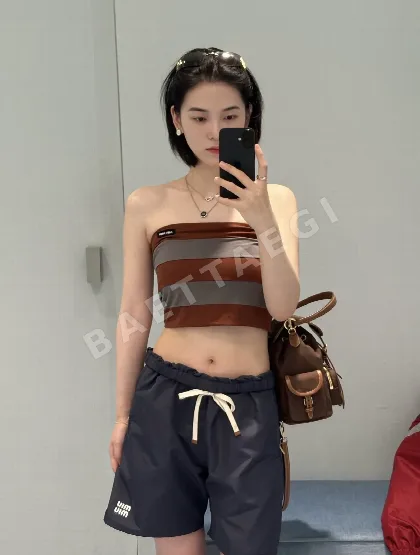 미우미우 네이비 나일론 반바지 101549