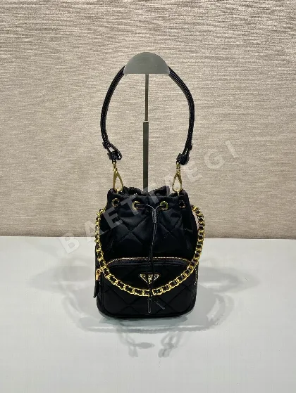 프라다 자수 패딩 버킷백 숄더백 1BH038 67665