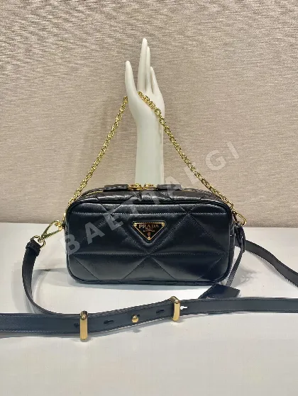프라다 퀼팅 카메라백 1BH197