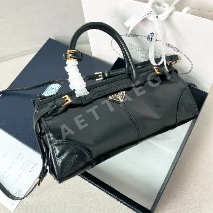 프라다 왁스레더 숏핸들 가방 1BA426