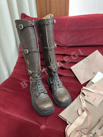 미우미우 데미지 가공 라이딩 부츠 93827