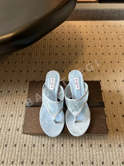 알라이아 시어스킨 미드힐 샌들 99513