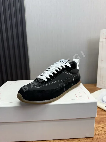 알렉산더맥퀸 트레이닝화 24285