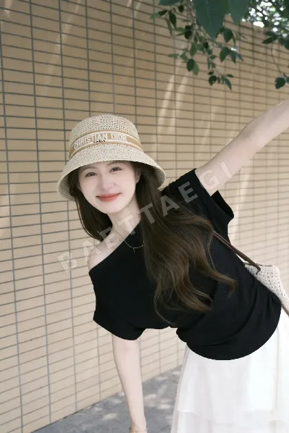 디올 웨빙 스트로 버킷햇 133629