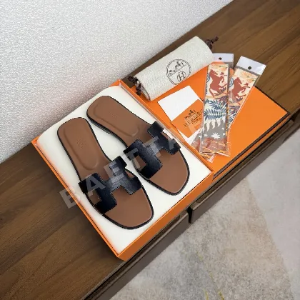 에르메스 오란 샌들 104856