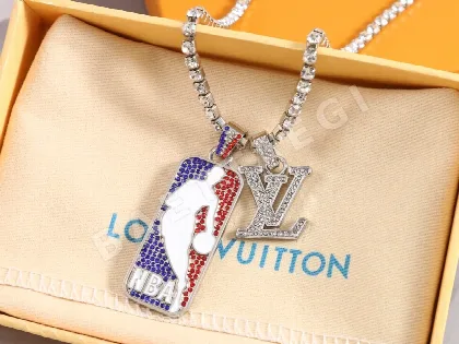 루이비통 NBA 콜라보 네임플레이트 목걸이 63985