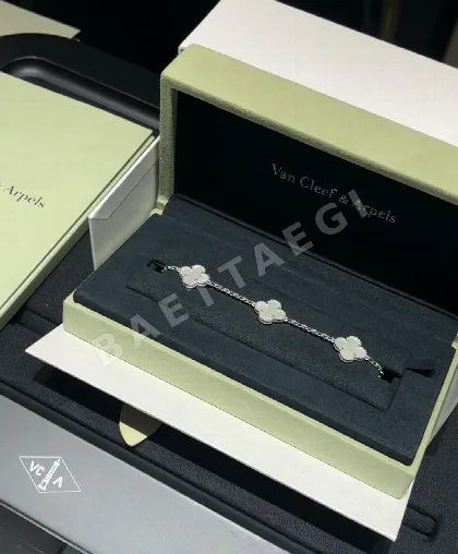 반클리프앤아펠 화이트 자개 네 잎 클로버 팔찌 63837