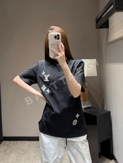 루이비통 헤비 자수 모노그램 여성 반팔 티셔츠 143128
