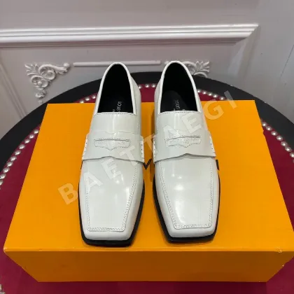 루이비통 비즈 장식 로퍼 3754