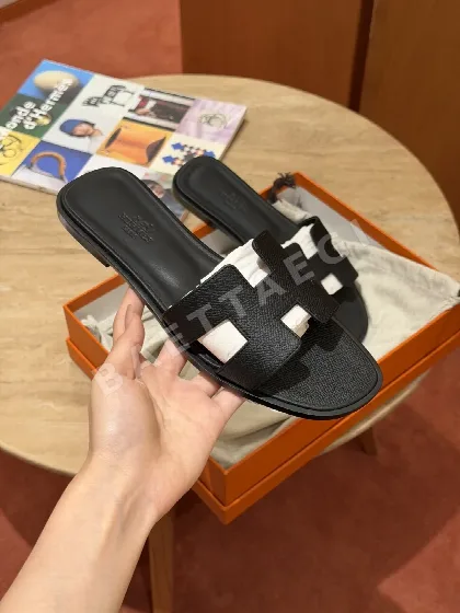 에르메스 오란 샌들 블랙 가죽 H 컷아웃 189054