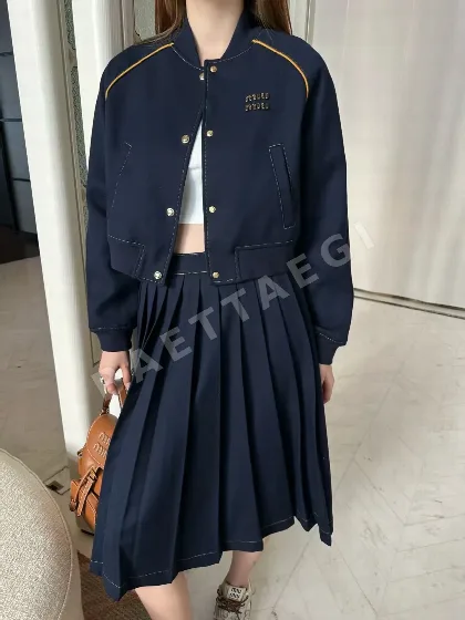 미우미우 레터 자수 숏 자켓 121635